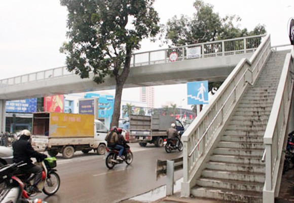 Khẩn trương đưa các cầu bộ hành vào sử dụng ảnh 1