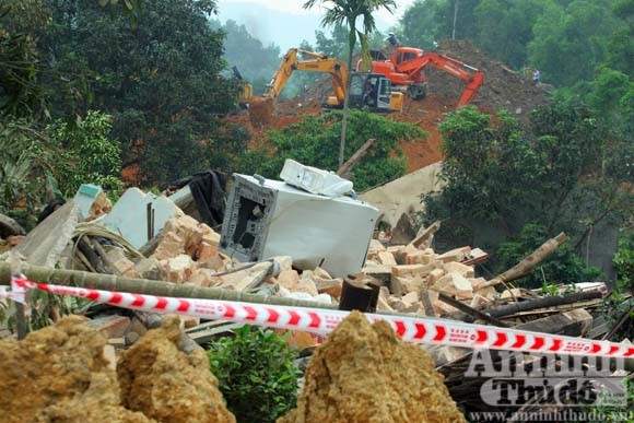 Sức mạnh của “sóng thần" núi thải đất đá ảnh 2