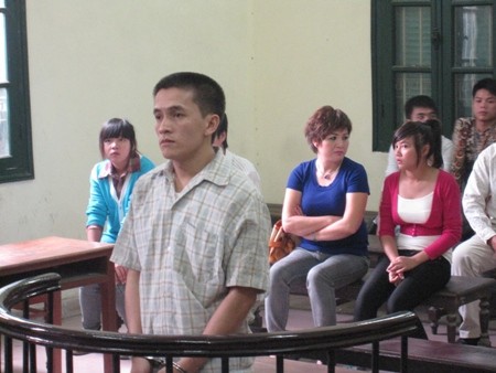 Bênh em gái, xách súng đến bắn đối thủ ảnh 1