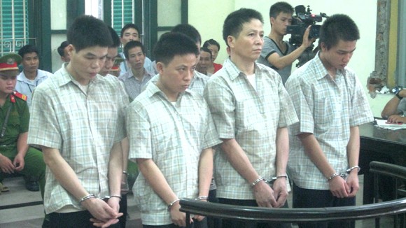 Hai cha con cai thầu xây dựng hầu tòa ảnh 1