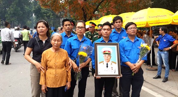 Ngày cuối cùng đồng bào được vào viếng Đại tướng Võ Nguyên Giáp ảnh 5