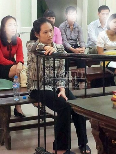 Giả mạo chữ ký Tổng giám đốc rút tiền mua nhà, ôtô và "nướng" vào cờ bạc ảnh 1
