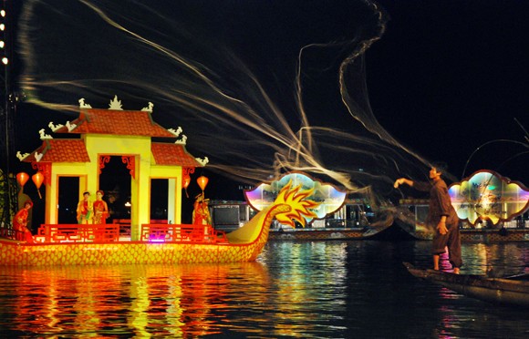 Sông Hương rực sáng khát khao “Thiên hạ thái bình” ảnh 3