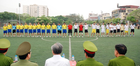 "Mưa bàn thắng" trong trận bóng giao hữu ảnh 1