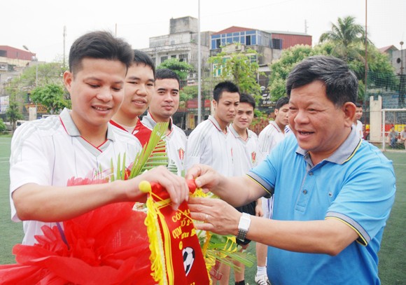 "Mưa bàn thắng" trong trận bóng giao hữu ảnh 2