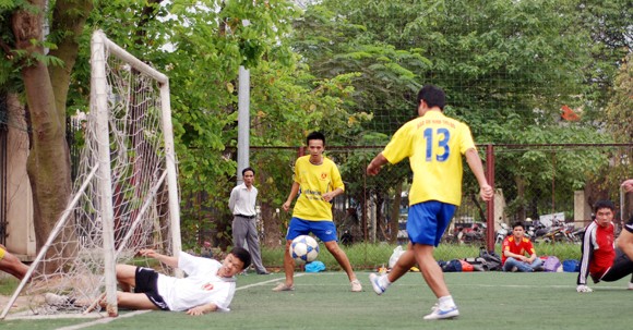 "Mưa bàn thắng" trong trận bóng giao hữu ảnh 4