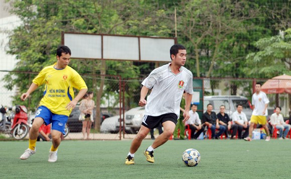 "Mưa bàn thắng" trong trận bóng giao hữu ảnh 6