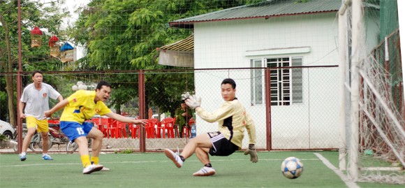"Mưa bàn thắng" trong trận bóng giao hữu ảnh 5
