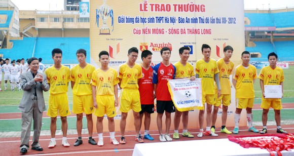 THPT Lômônôxốp lên ngôi vô địch đầy ngoạn mục ảnh 10