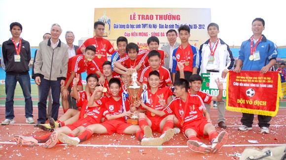 THPT Lômônôxốp lên ngôi vô địch đầy ngoạn mục ảnh 18