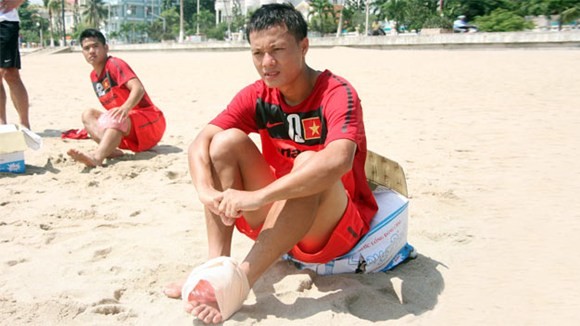 Thành Lương “bị loại” khỏi cuộc đua Quả bóng vàng 2012 ảnh 1