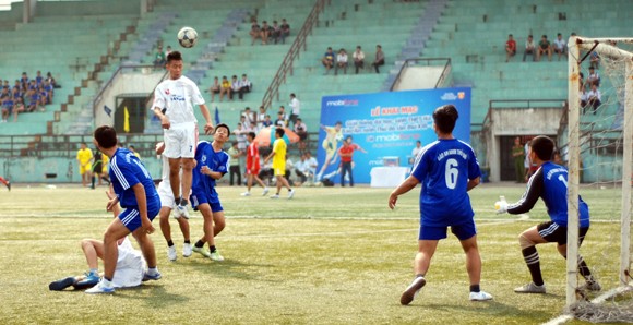 16 đội giành quyền vào vòng 2 giải bóng đá học sinh Hà Nội 2013 ảnh 3