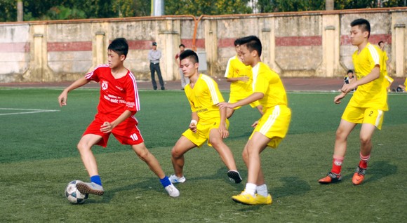 16 đội giành quyền vào vòng 2 giải bóng đá học sinh Hà Nội 2013 ảnh 1