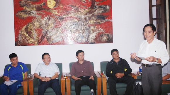 CĐV quyết tâm phủ kín sân Hàng Đẫy ảnh 1
