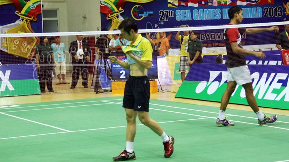 Tiến Minh quỵ ngã sau trận thua bán kết SEA Games ảnh 1