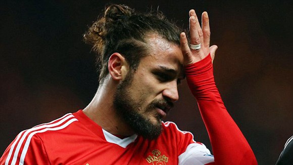 “Thượng cẳng chân, hạ cẳng tay” với đồng đội, Osvaldo bị Southampton cấm cửa 2 tuần ảnh 1