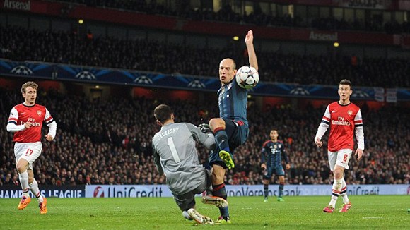 Thua đau trên sân nhà, HLV Wenger vẫn nói “cứng” ảnh 1