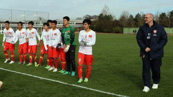 Sau Wenger, đến lượt HLV U19 Arsenal thán phục "ngọc quý" của U19 Việt Nam ảnh 1