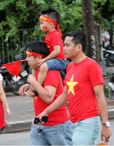 Người hâm mộ đổ dồn về sân Mỹ Đình "tiếp lửa" U19 Việt Nam ảnh 3