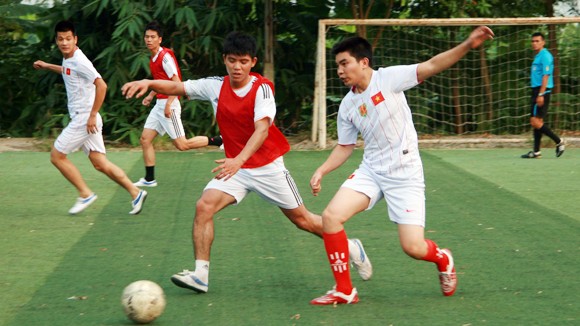 Giao hữu bóng đá mừng 60 năm giải phóng Thủ đô ảnh 1