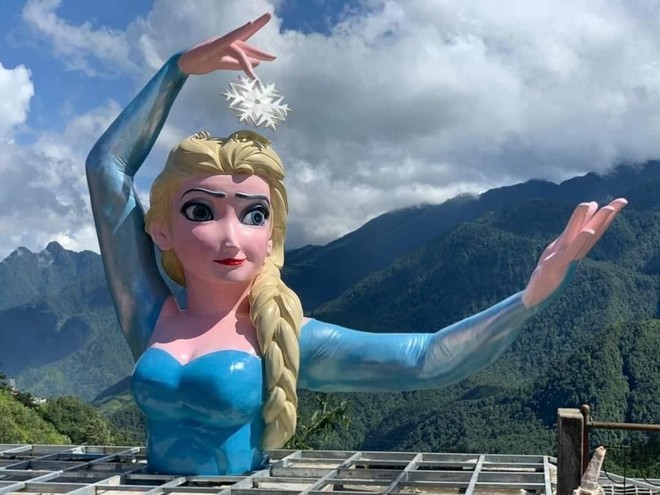 Nữ hoàng băng giá Elsa “phiên bản biến dạng”: Đã đình chỉ công trình ảnh 1