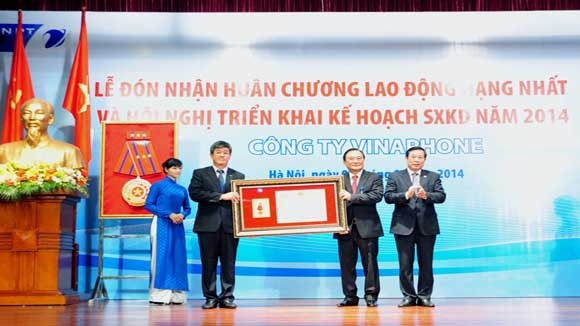 Hơn 15.000 tỷ đồng doanh thu từ dịch vụ phi thoại ảnh 1
