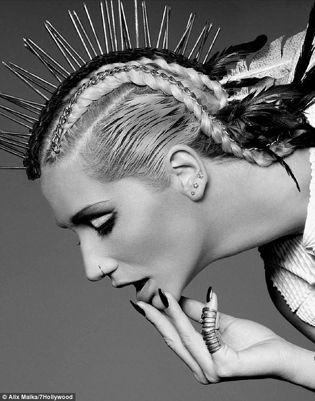 Nữ ca sĩ Ke$ha "la hét" trên tạp chí ảnh 3