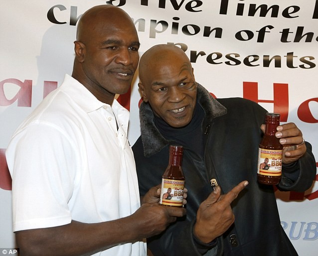 15 năm sau vụ "cắn tai", Mike Tyson làm lành với Evander Holyfield ảnh 2