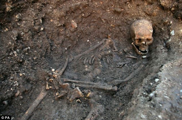 Tiết lộ bên trong ngôi mộ của vua Richard III ảnh 2