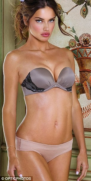 Siêu mẫu hai con Lima trình diễn bikini nóng bỏng ảnh 5