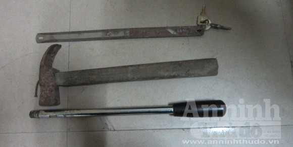 Thản nhiên đập trứng úp mì ăn uống, trước khi ra tay đạo chích ảnh 3
