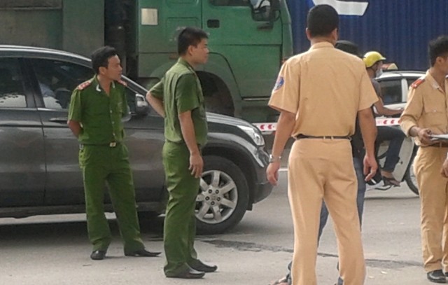 Truy tìm hung thủ đâm chết người đàn ông đang ngồi trên chiếc CRV ảnh 2