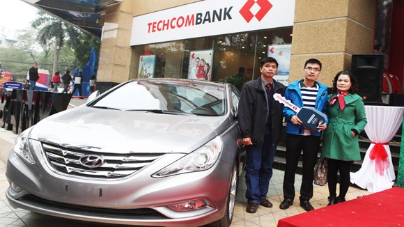 Techcombank tặng xe ô tô cho khách hàng may mắn ảnh 1