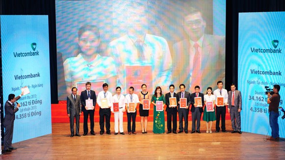 Vietcombank tiếp tục lọt vào Top 50 Doanh nghiệp kinh doanh hiệu quả nhất ảnh 1