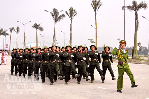 Diễn tập: Cảnh sát bảo vệ quật ngã nhóm đối tượng gây rối ảnh 3