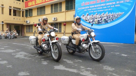 CATP Hà Nội tiếp nhận tài trợ 35 xe mô tô Honda 250cm3 ảnh 7