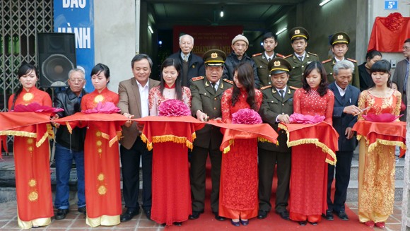 Khánh thành nhà tình nghĩa tặng gia đình liệt sỹ CAND ảnh 1