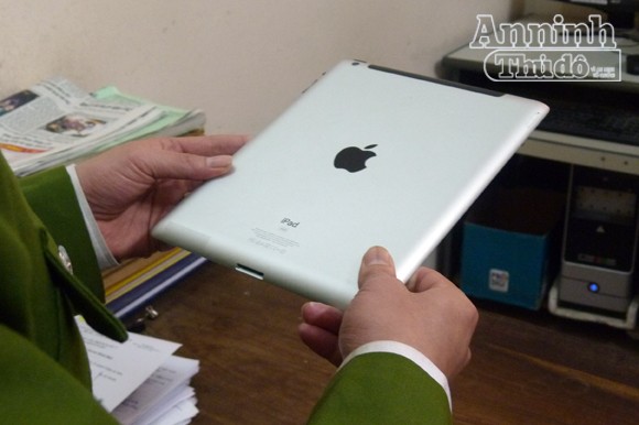 Nổi lòng tham, thợ sơn "cuỗm" Ipad của chủ ảnh 2