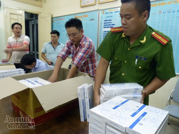 Thu giữ hơn 4.000 bao thuốc lá ngoại không rõ nguồn gốc ảnh 1