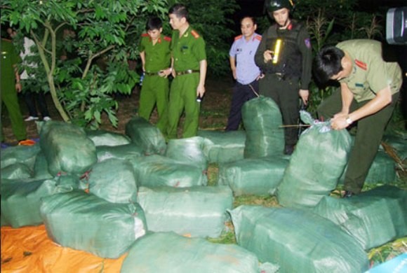 Bắt 5 đối tượng buôn bán hơn 1 tấn thuốc nổ ảnh 1