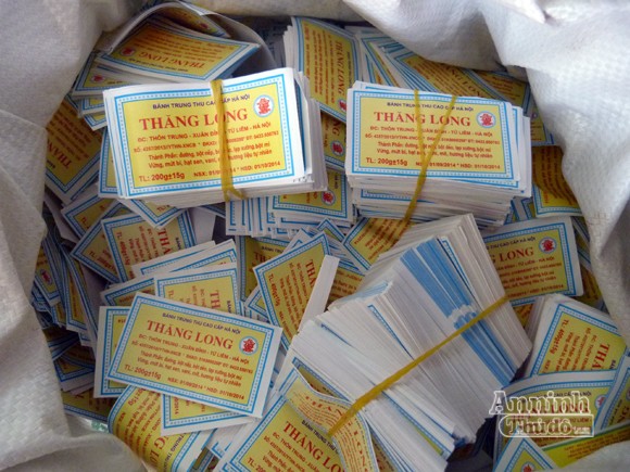 Thu giữ lượng lớn bánh nướng, bánh dẻo nghi bị làm giả ảnh 4