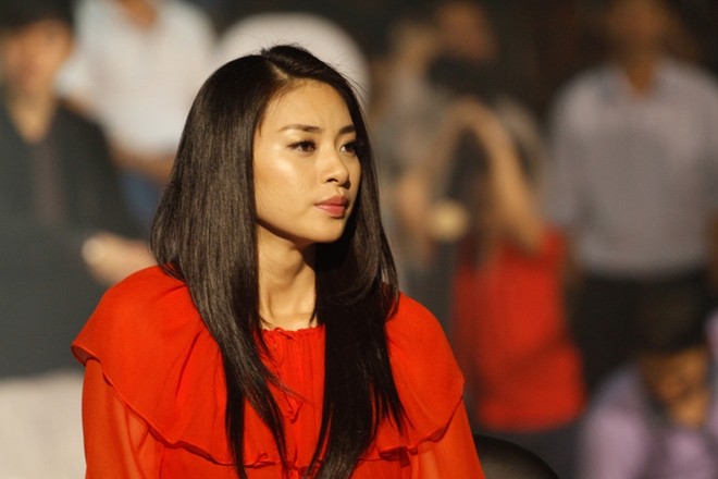 Hà Hồ nhập viện, “lỗi hẹn" với Chào 2012”! ảnh 8