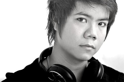 Hà Hồ nhập viện, “lỗi hẹn" với Chào 2012”! ảnh 3