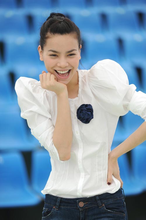 Hà Hồ nhập viện, “lỗi hẹn" với Chào 2012”! ảnh 1