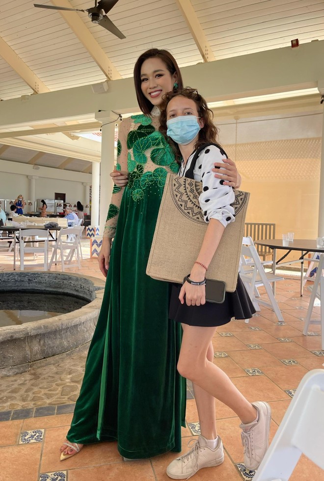 Tiết lộ thêm về bộ trang phục "rau má" được Đỗ Thị Hà mang đến "Miss World 2021" ảnh 11