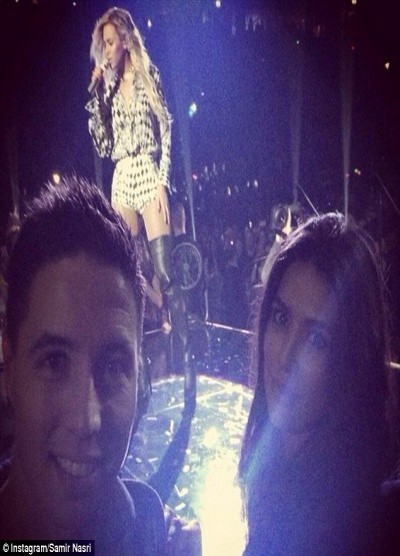 Sao Man City hóa fan “cuồng” của Beyonce ảnh 1
