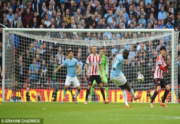 Yaya Toure: “Đó là bàn thắng đẹp nhất trong sự nghiệp của tôi” ảnh 1