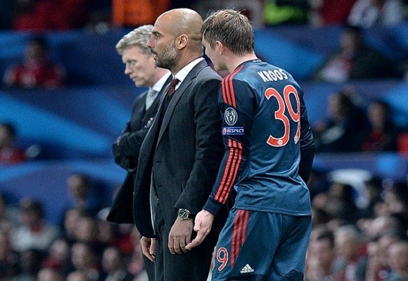 Toni Kroos “hục hặc” với HLV Pep Guardiola khi rời sân ảnh 2