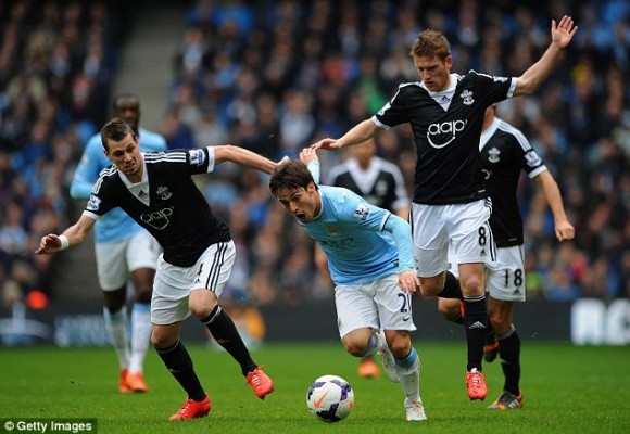 Nasri ghi bàn thắng tranh cãi, Man City thắng dễ Southampton ảnh 1