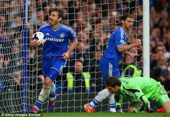 “Messi Ai Cập” đưa Chelsea lên ngôi đầu bảng ảnh 2